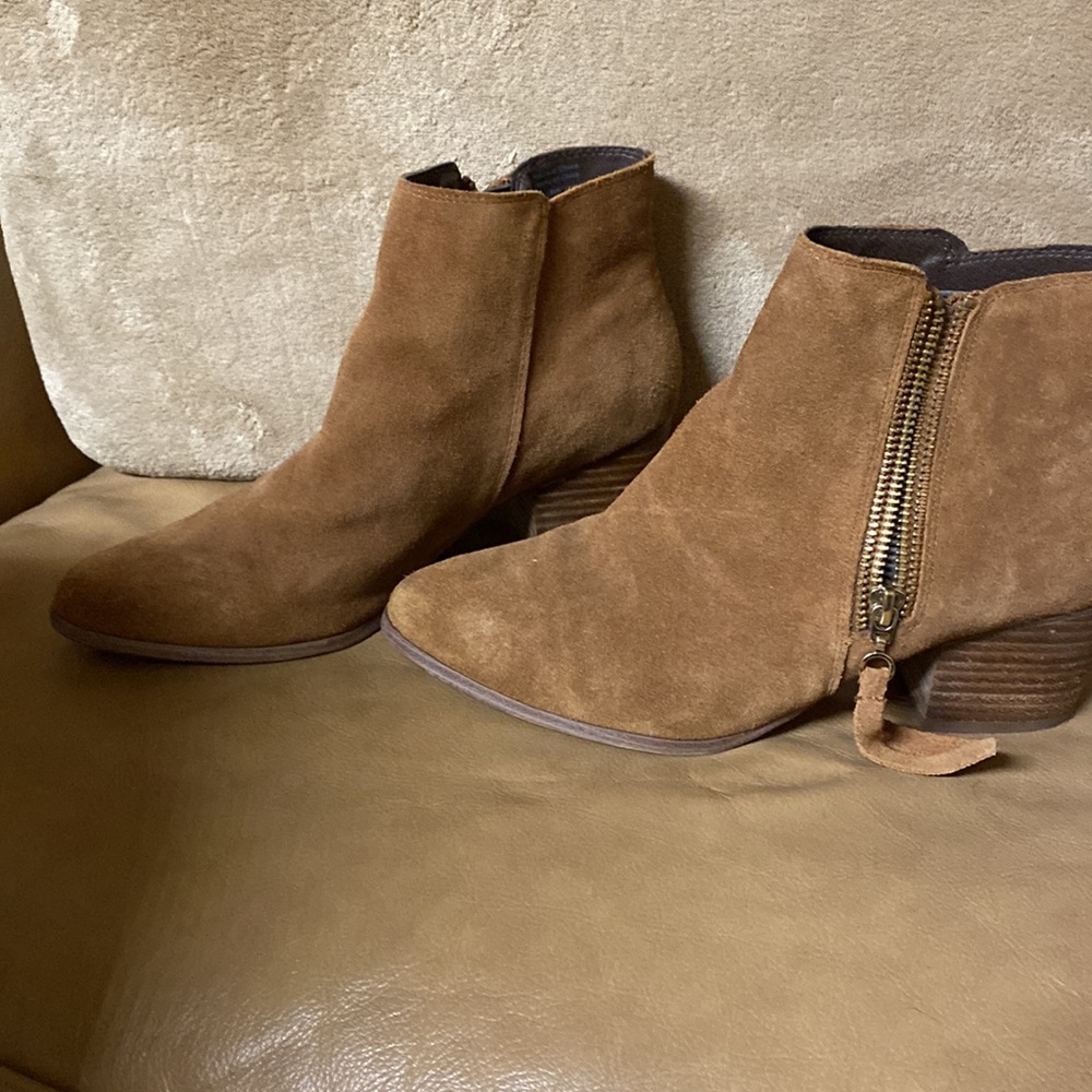 Boots - Picture 2 of 3